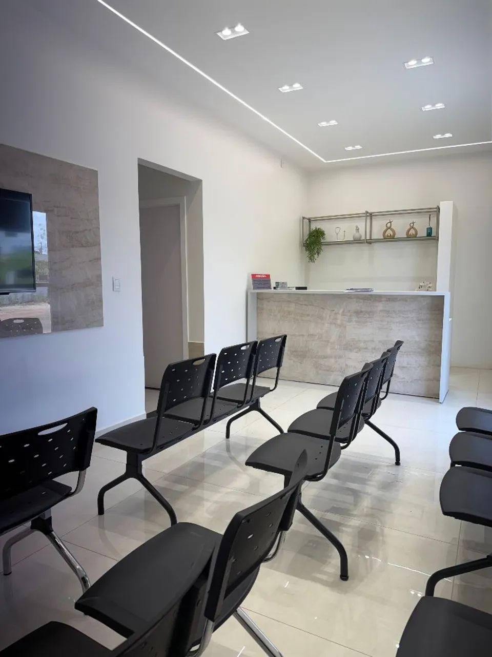 Alugo consultórios em clínica médica.