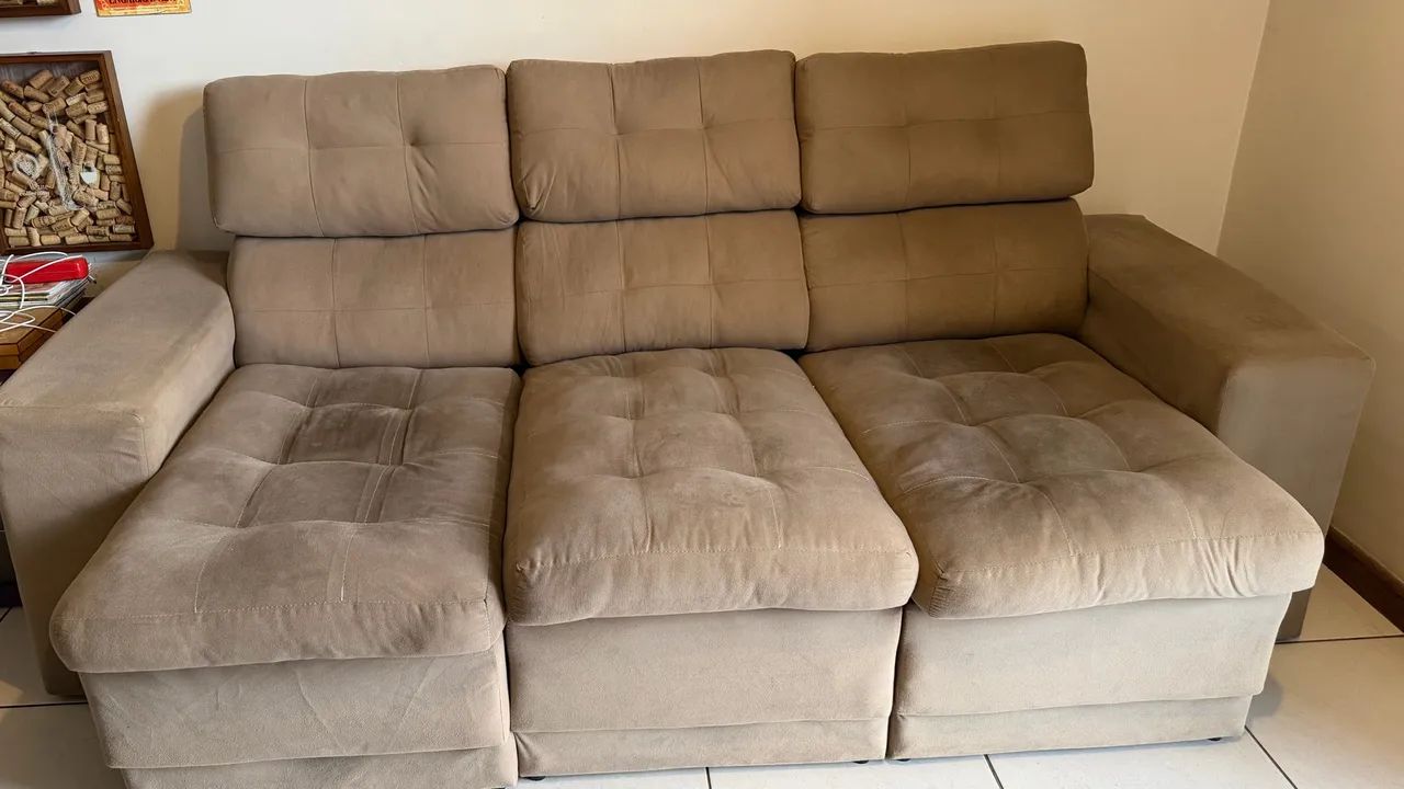 Sofá 3 lugares.