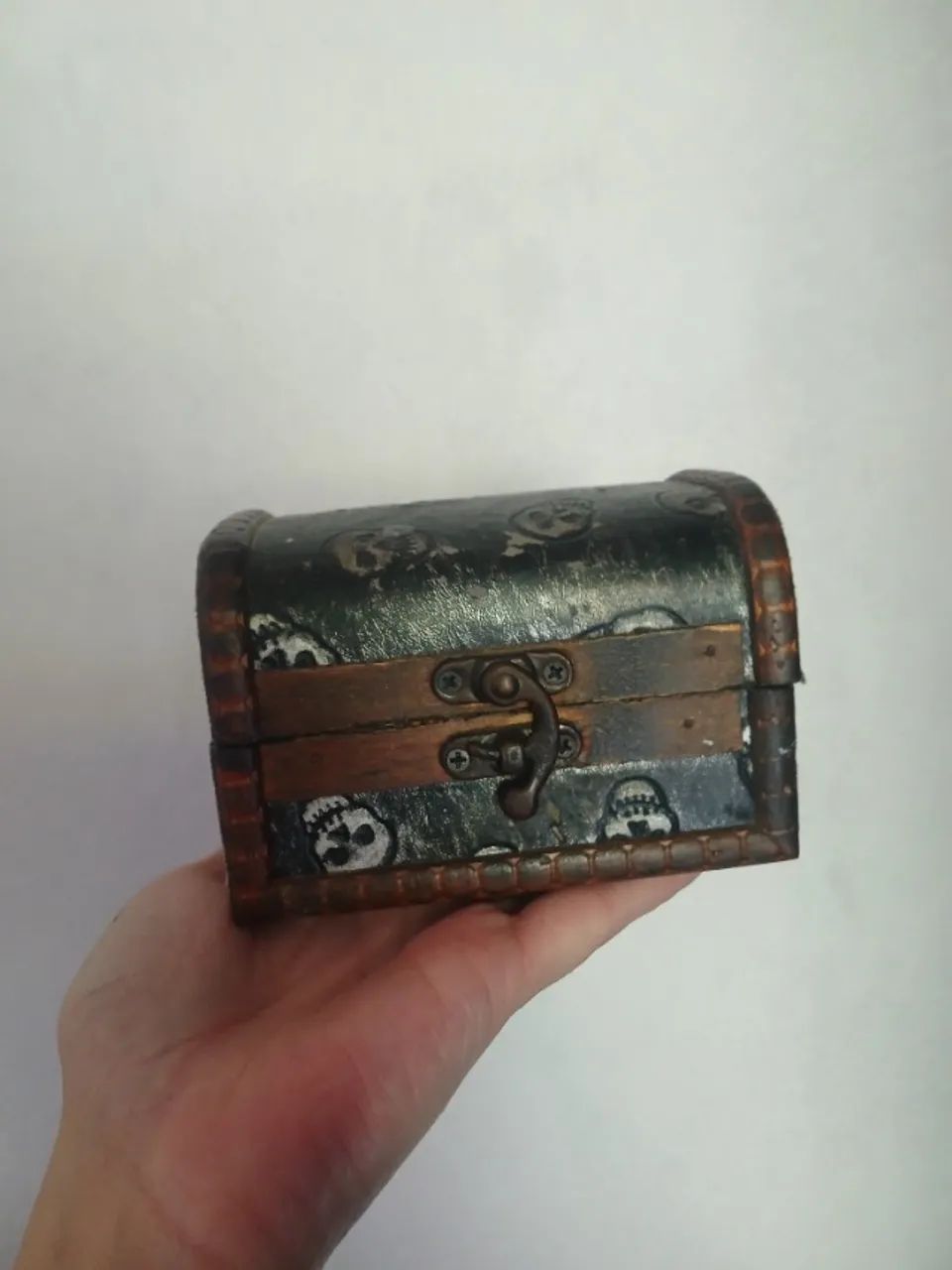 Caixa de madeira caveiras personalizada