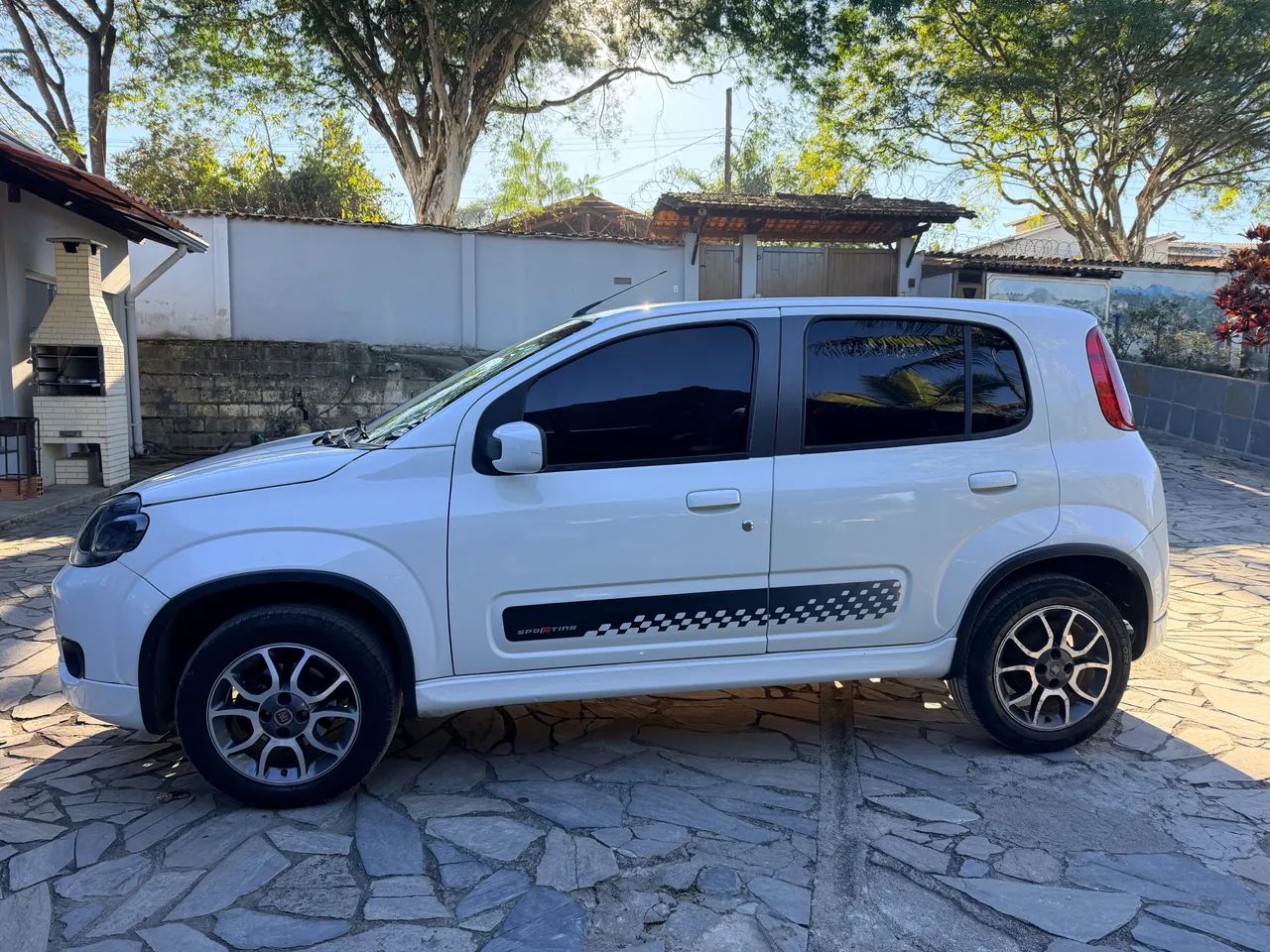 Fiat Uno Sporting 1.4 EVO Fire Flex 8V 4P 2013 - Foto 2