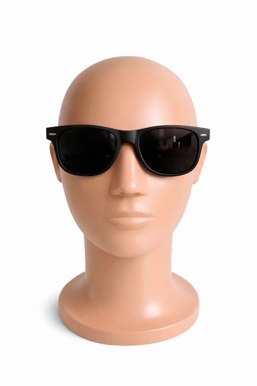 Óculos de sol estilo Wayfarer haste madeira com estojo rígido