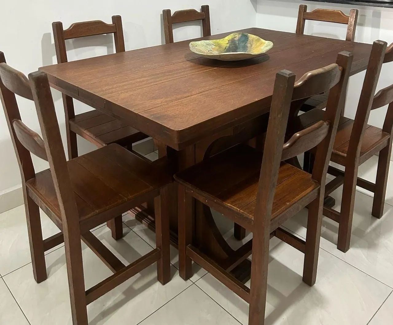 Mesa madeira maciça com seis cadeiras usada - Foto 2