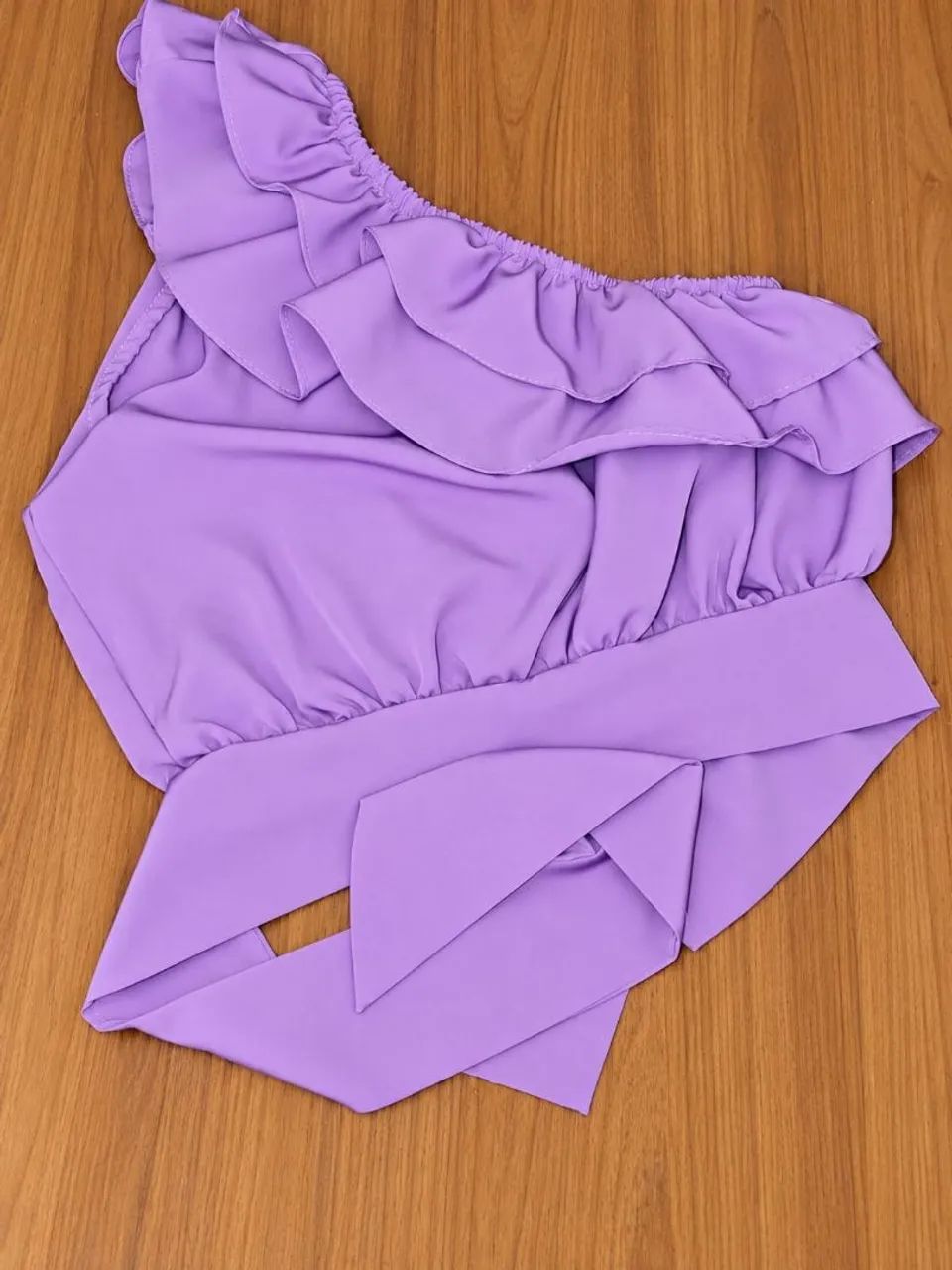 Top elegante lilás 