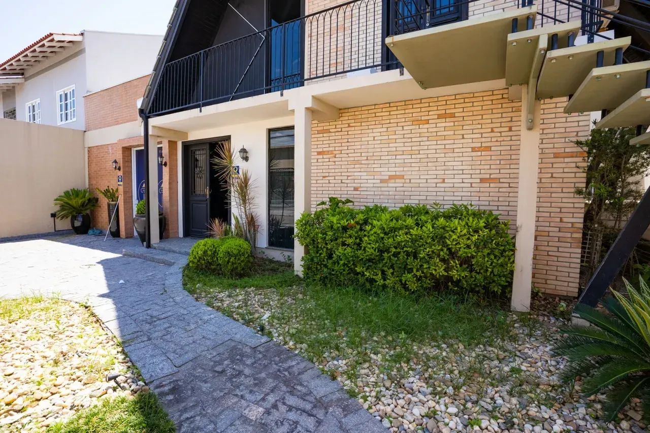 LOCAÇÃO COMERCIAL | IMÓVEL COM 220 M² E 10 AMBIENTES | CENTRO DE TIJUCAS/SC
