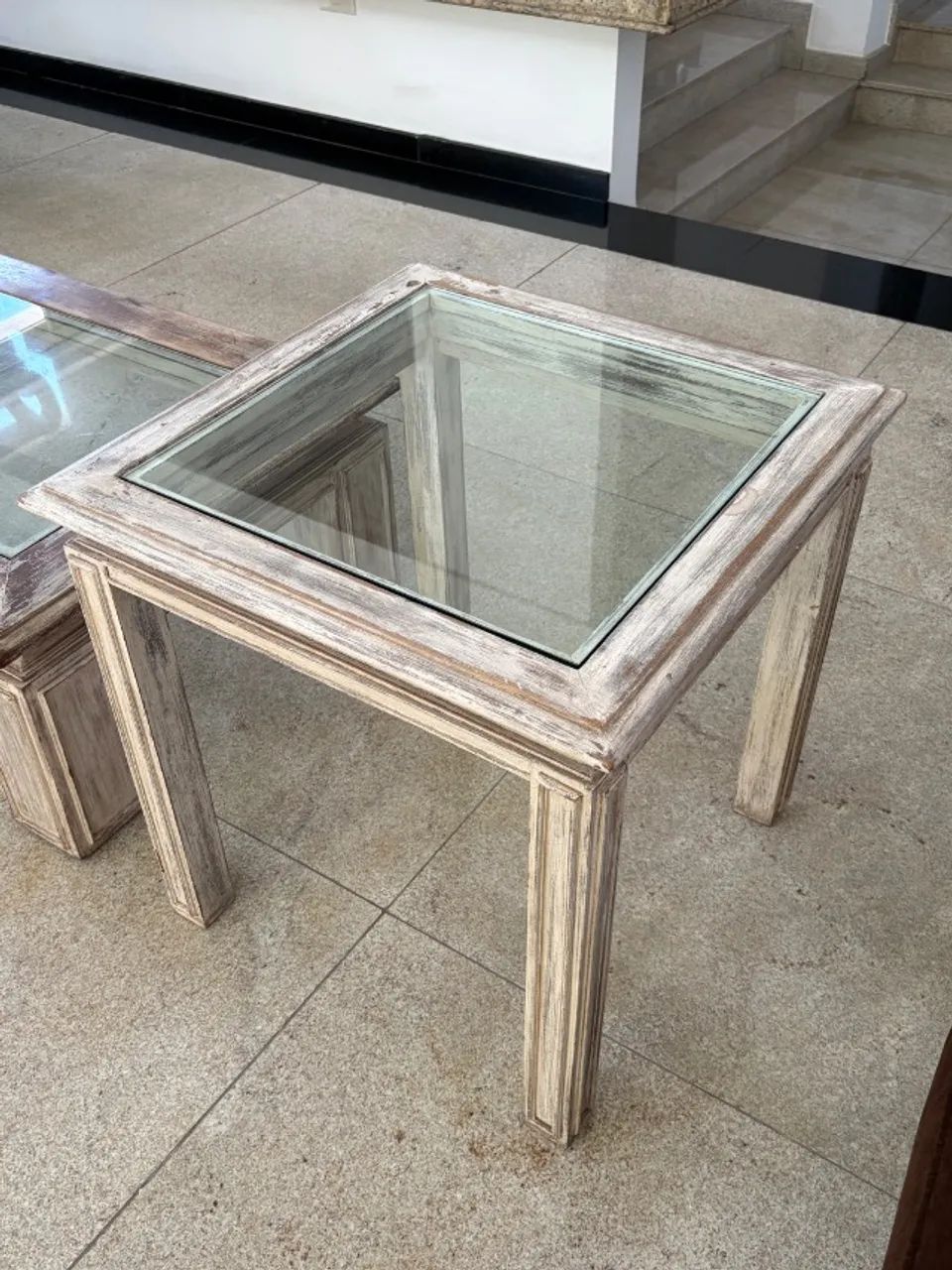 Conjunto Mesa de Centro e Mesa Lateral em Madeira Rústica com Vidros Verdes - Foto 3