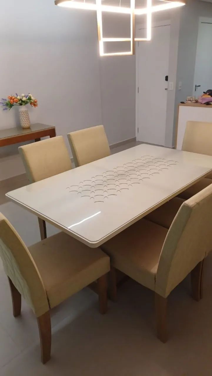 Mesa com 6 cadeiras