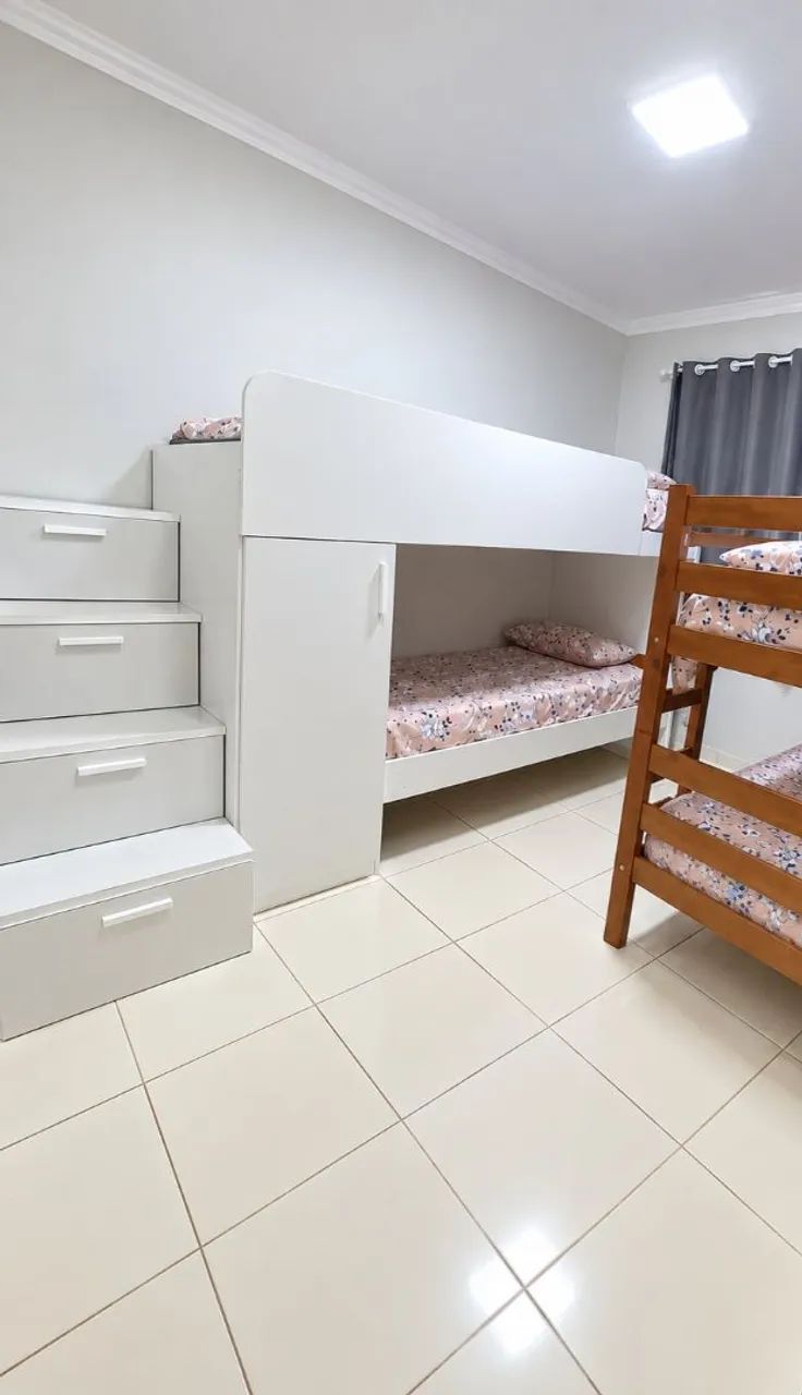 ? Quarto compartilhado com 4 camas em Maringá ?