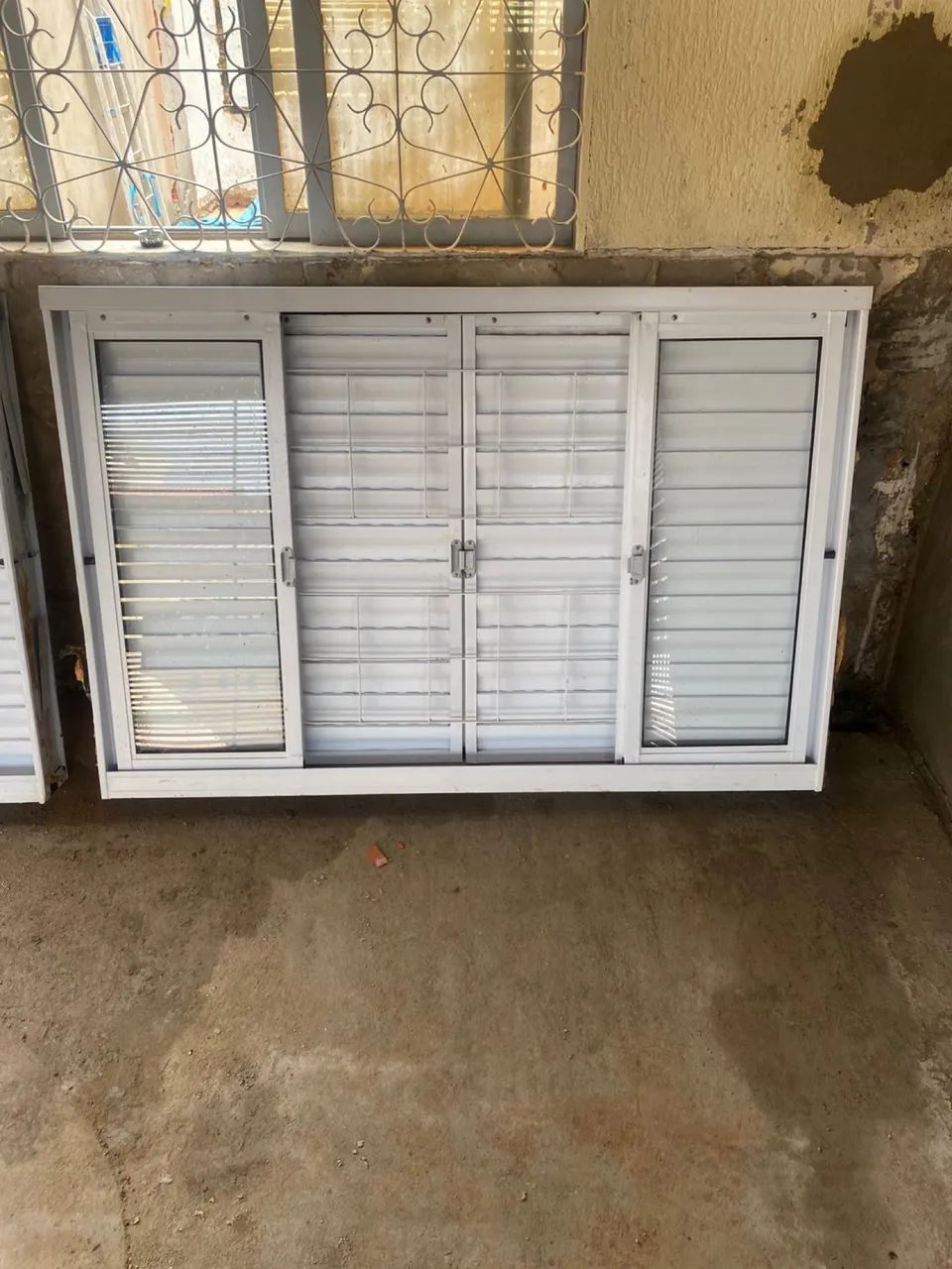 Vendo janela de alumínio veneziana 1,50m x 1m - Foto 2