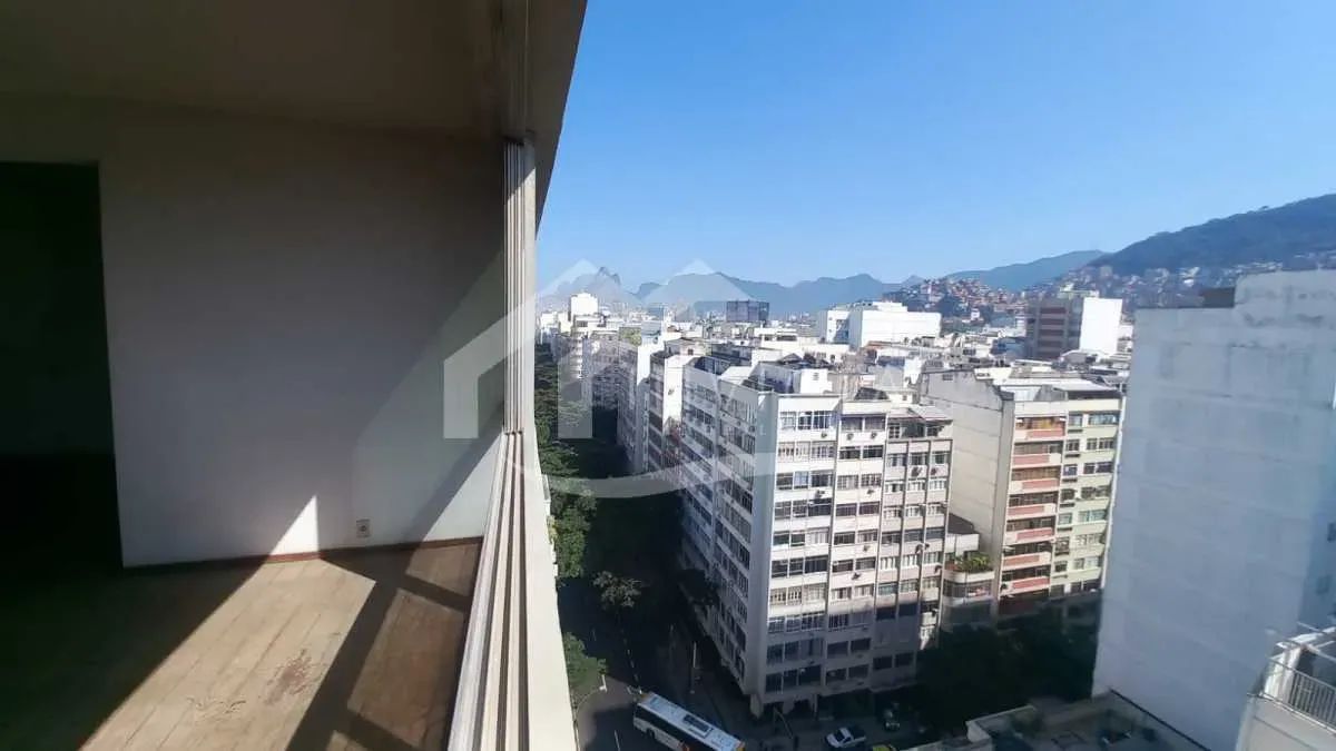 DUPLEX DE 4 QUARTOS, 2 SALAS E 5 VAGAS NA ESCRITURA!!! - Foto 2