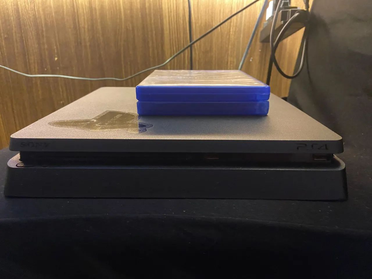 PS4 SLIM 1 TB 2 controles  - Foto 4