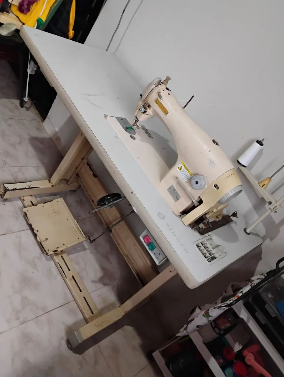 Vendo máquina industrial Singer - Foto 4