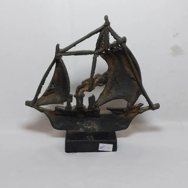  TONNY - Grande Escultura assinada Barco a vela Ferro fundido dourado e cinzelado* - Foto 4