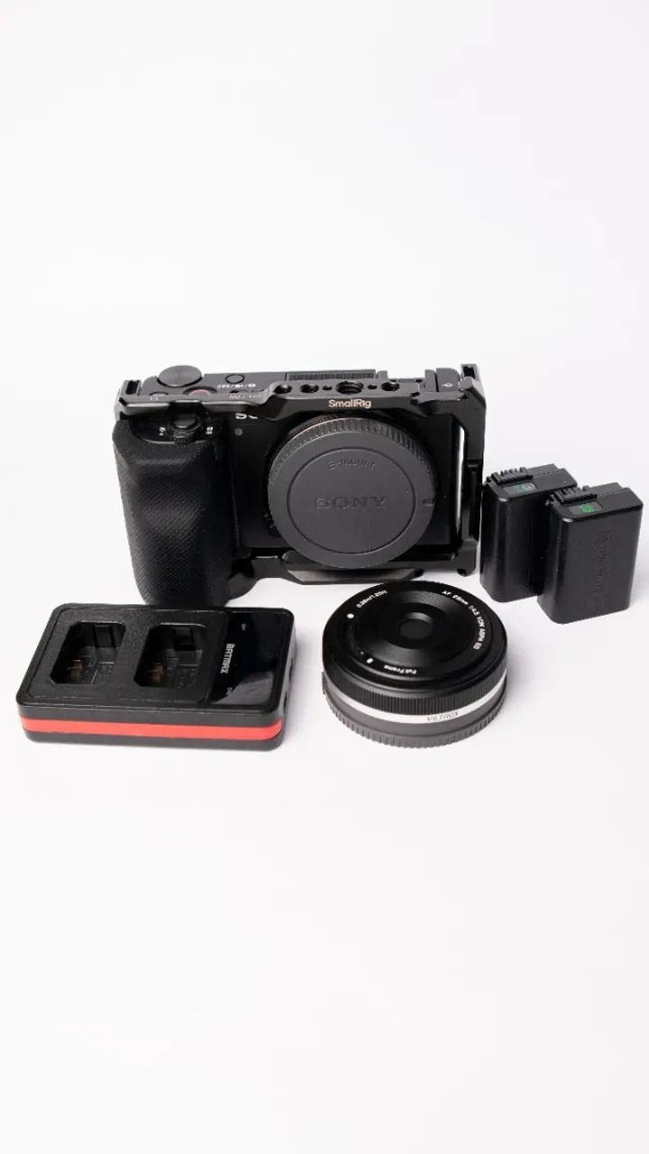 Sony ZV-E10 +Lente Sony 16-50mm + bateria + cage e carregador