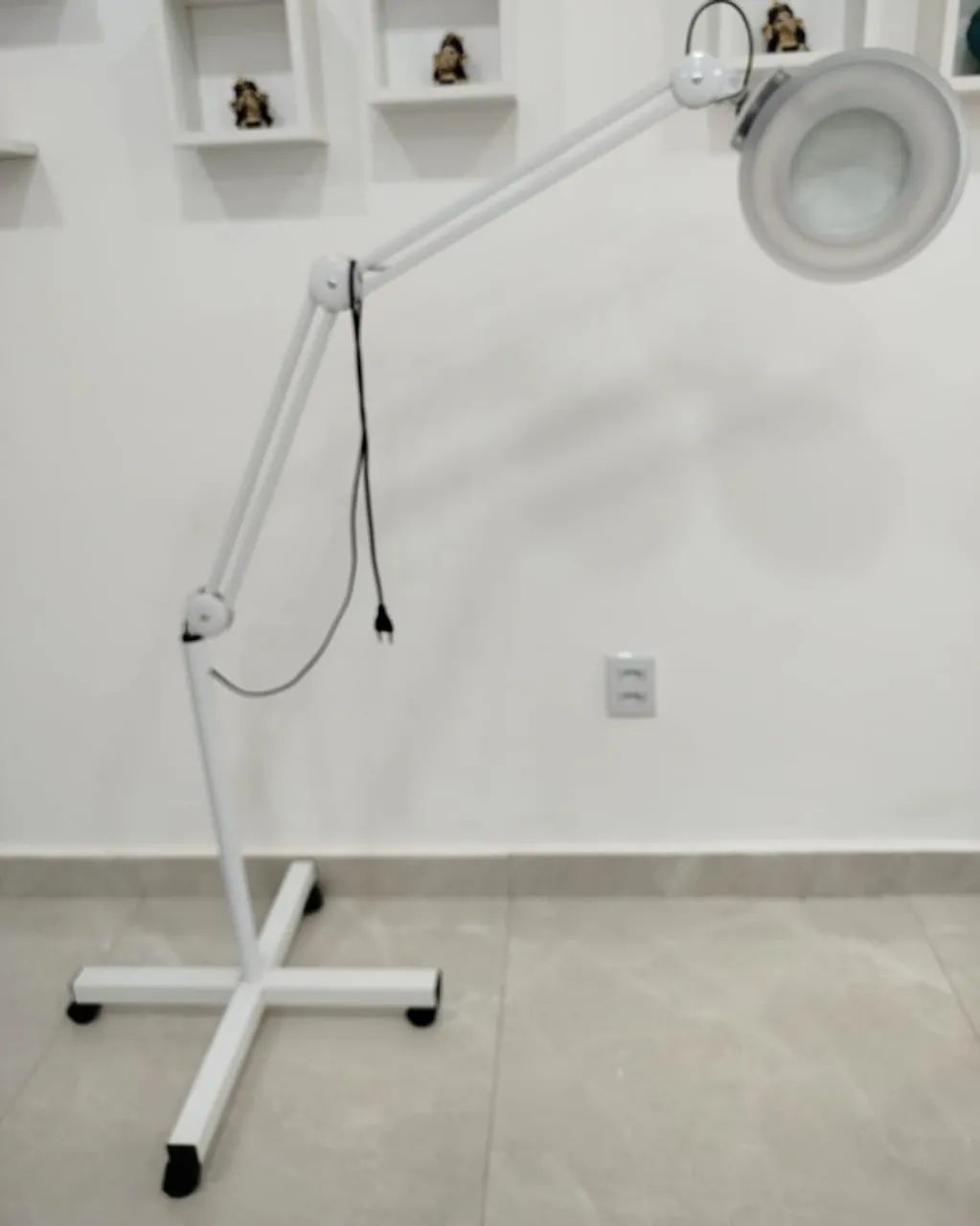 Lupa com led e tripé
