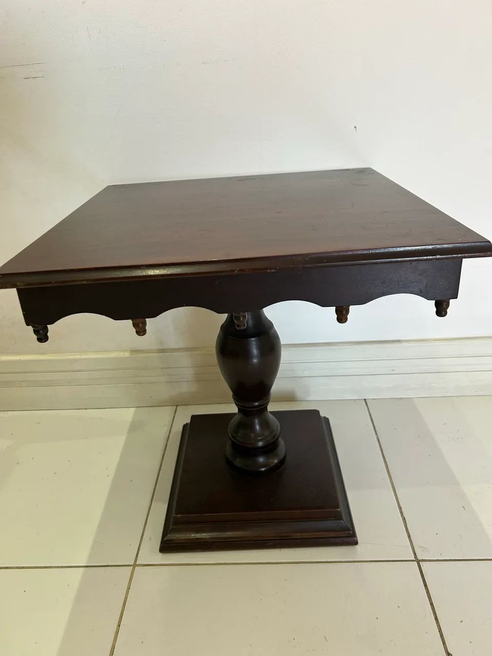 Mesa em Imbuia quadrada  - Foto 4