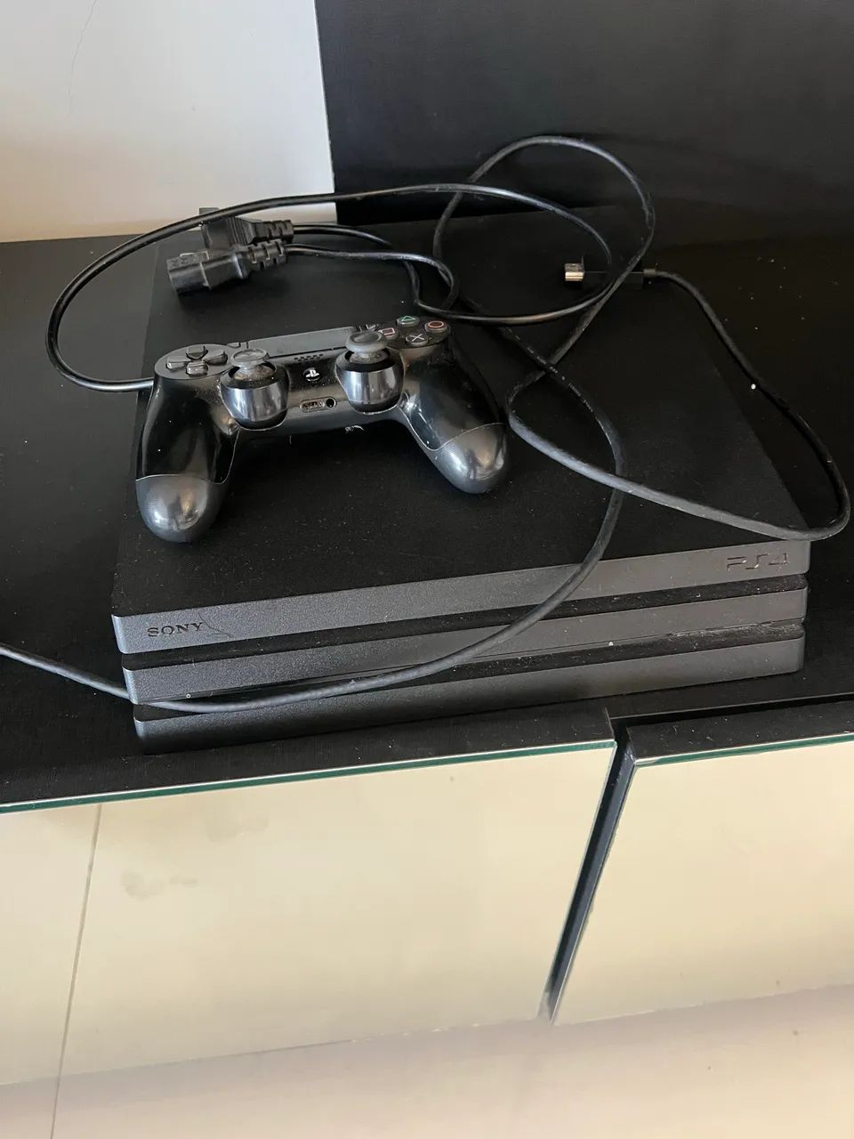 Ps4 pro 1TB 1 controle