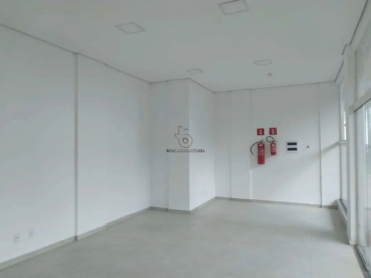 Loja Comercial de 124 m²: Visibilidade e Praticidade para o seu Negócio - Foto 2