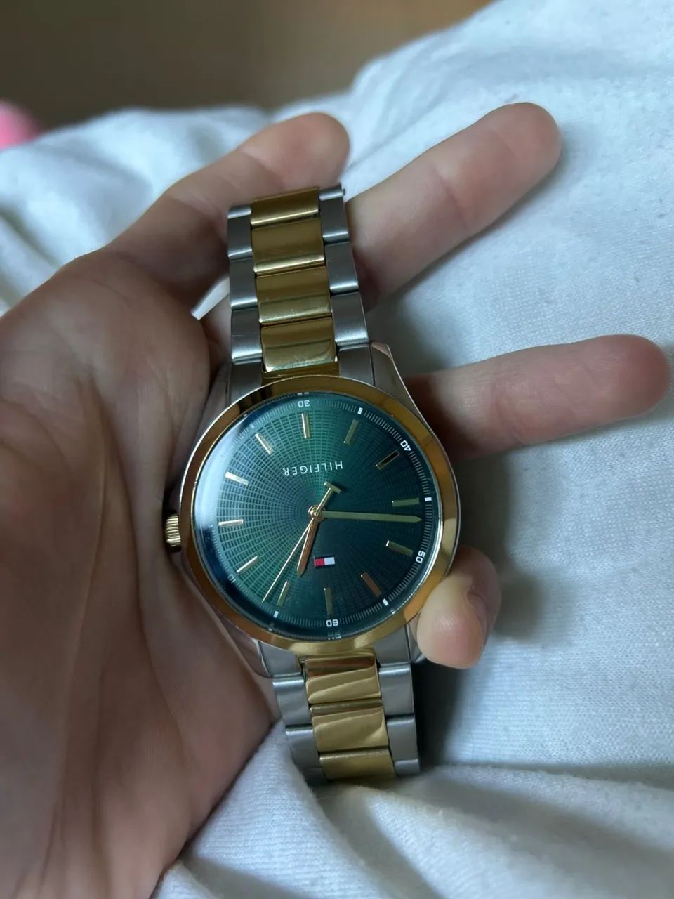 Relógio Tommy Hilfiger dourado e prata - Foto 3