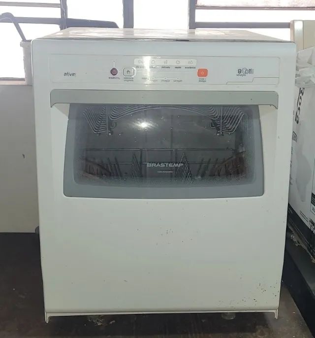 MÁQUINA DE LAVAR LOUÇAS 