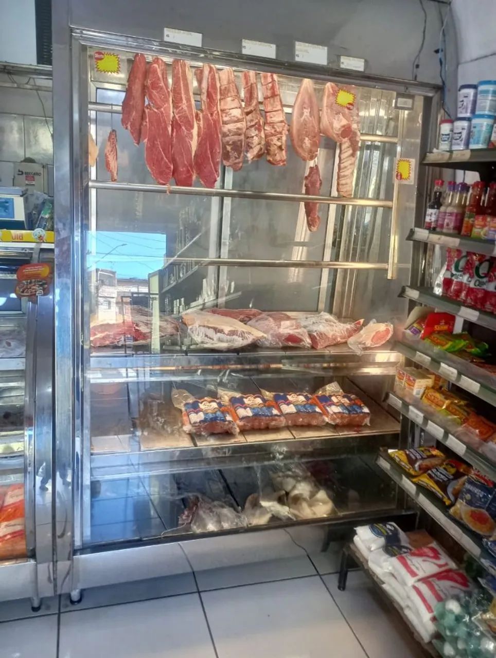 BALCÃO DE AÇOUGUE COM GANCHEIRA. - Foto 5