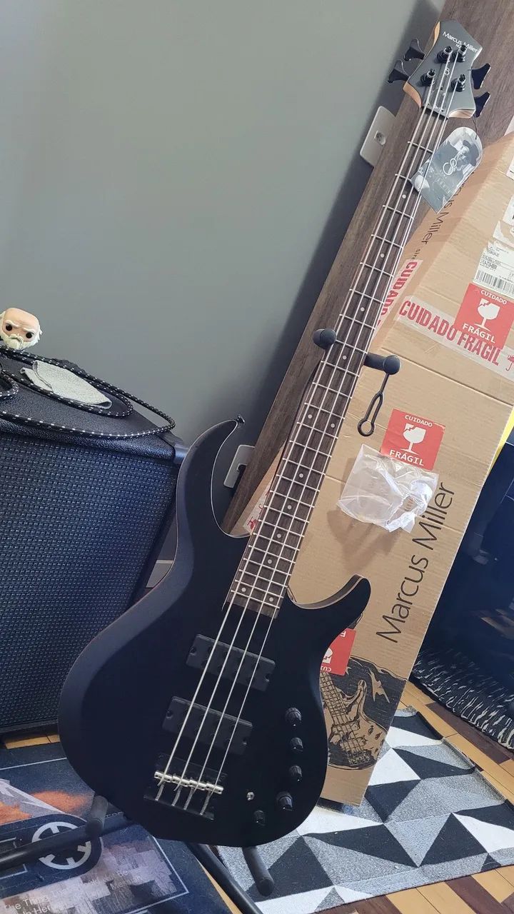 Contrabaixo SIRE M2 Marcus Miller impecável!