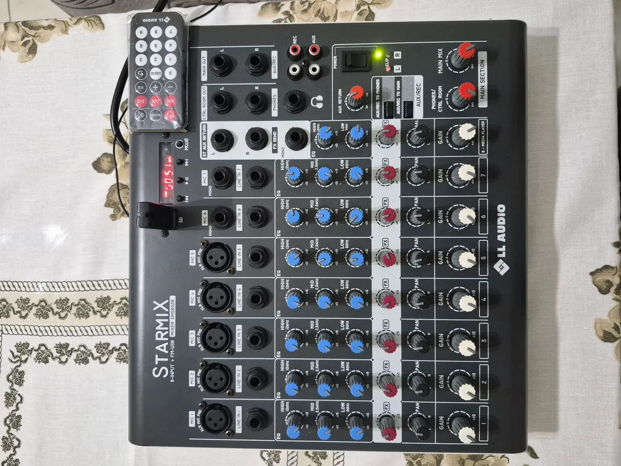 Mesa com 8 canais 