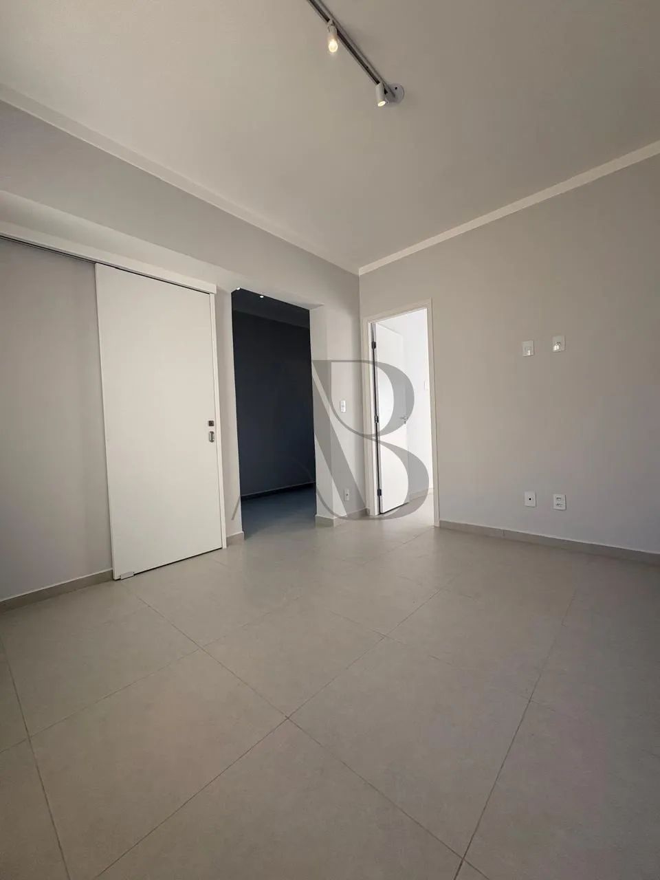 Kitnete venda, reformada, ótima localização - Foto 2