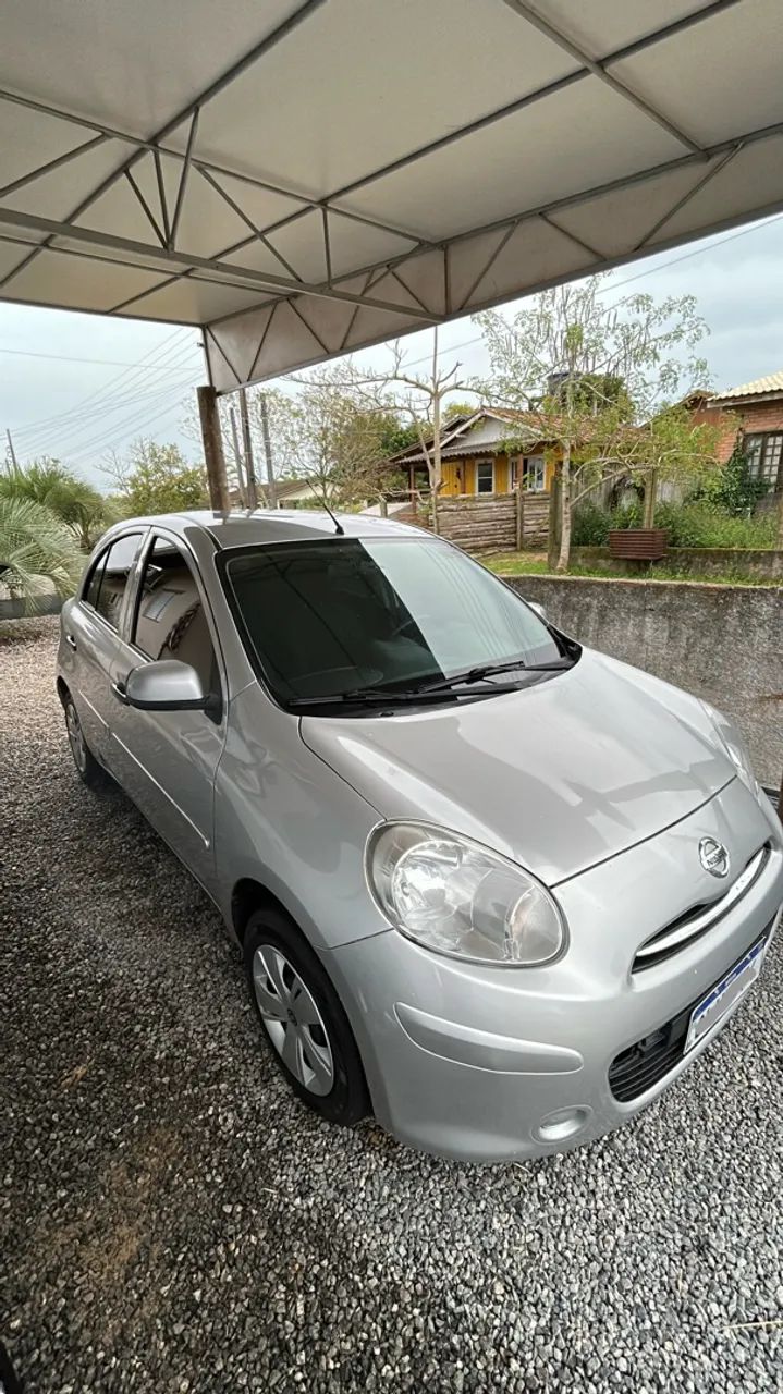 Nissan March S 1.6 16V FLEX 2013