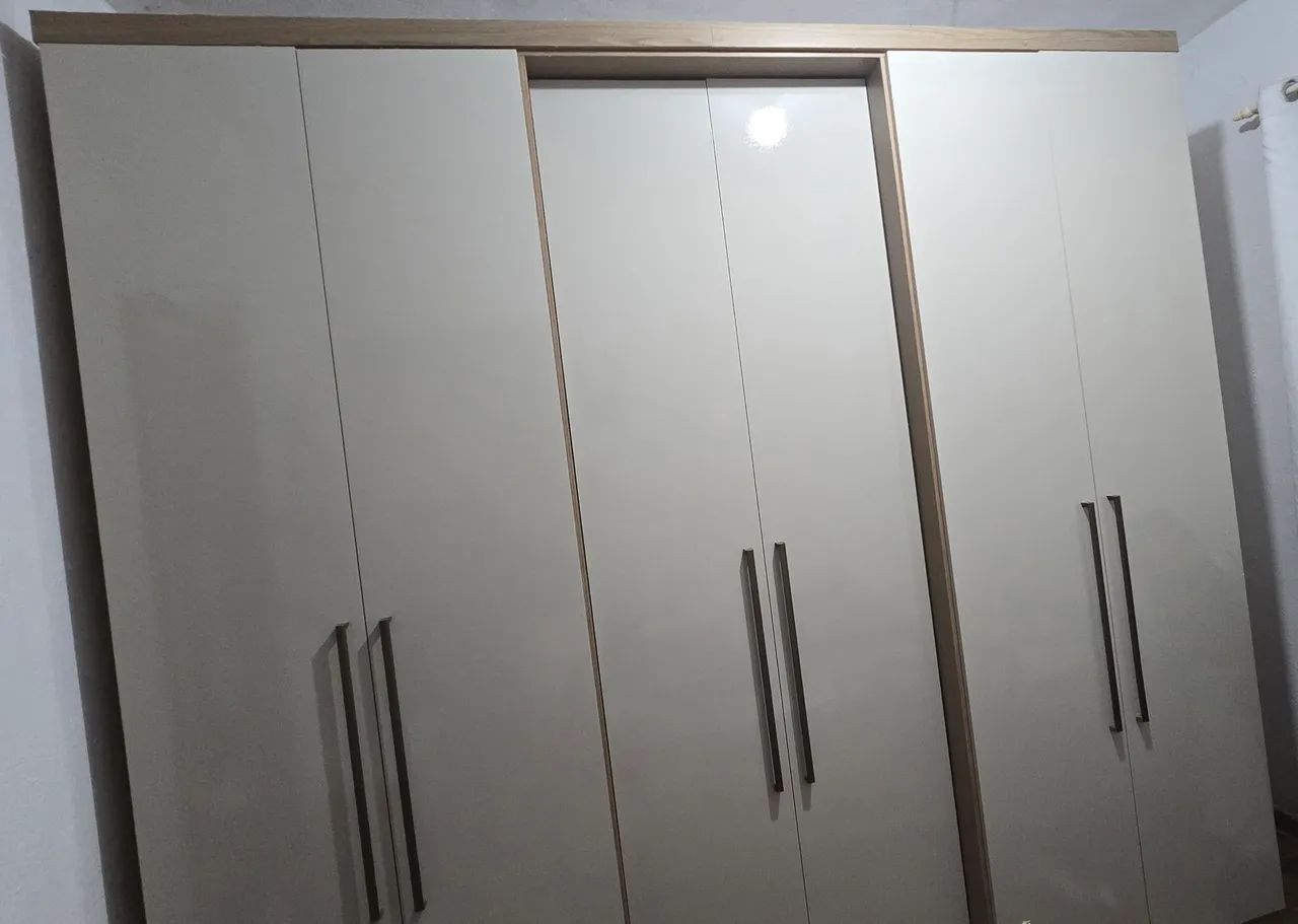 Guarda-Roupa 6 Portas
