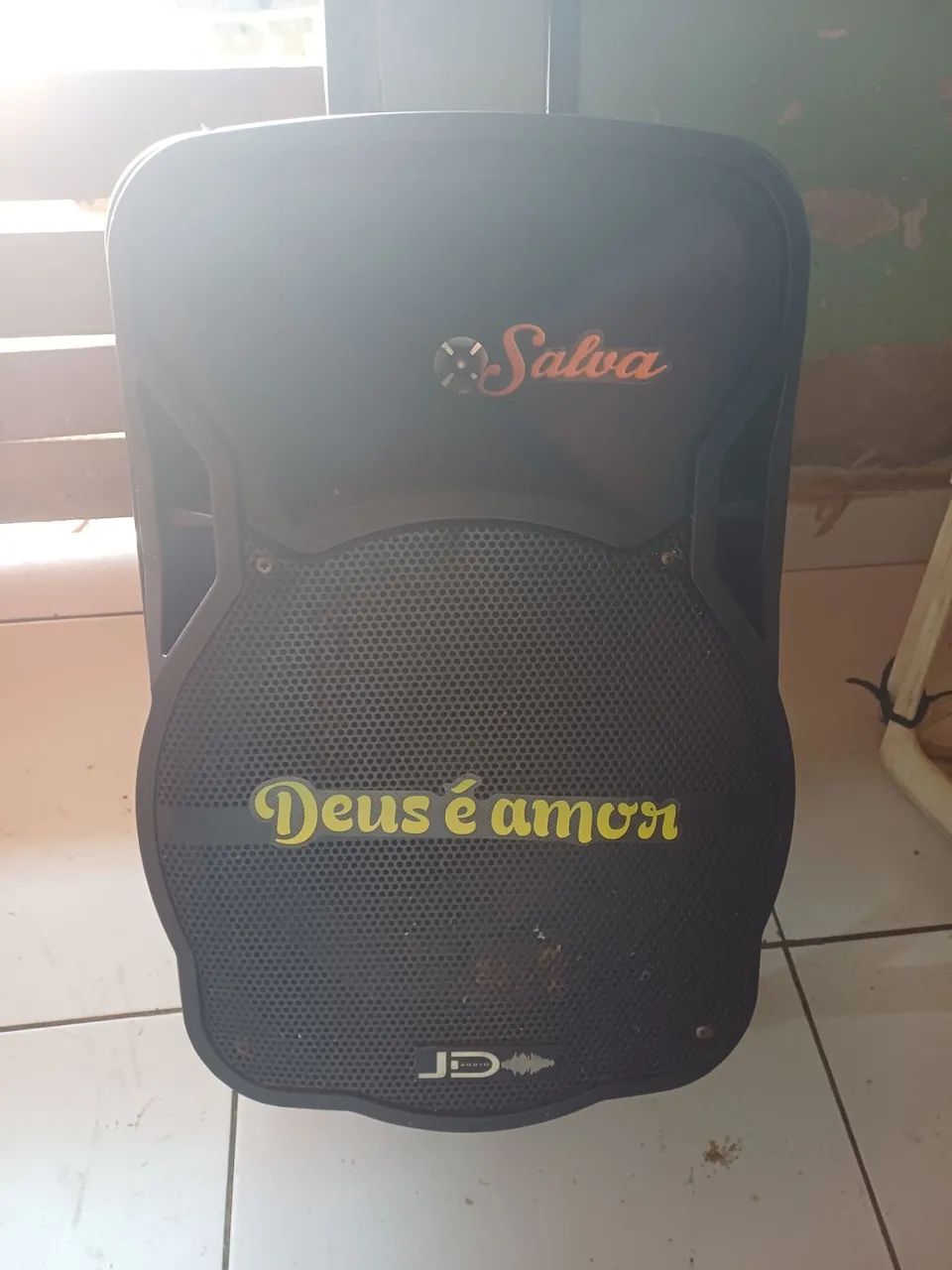 Vende-se caixa de som 
