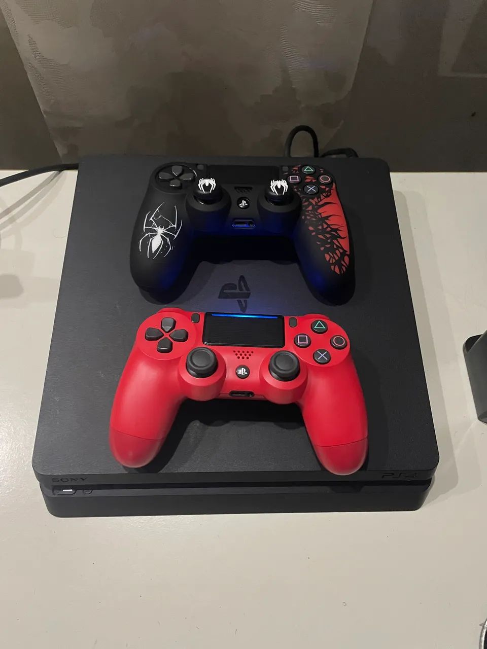 PS4 Slim 500gb 2 controles 5 jogos - Jogos de Vídeo Game