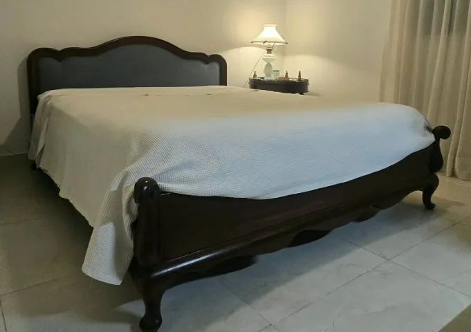 Cama de madeira maciça