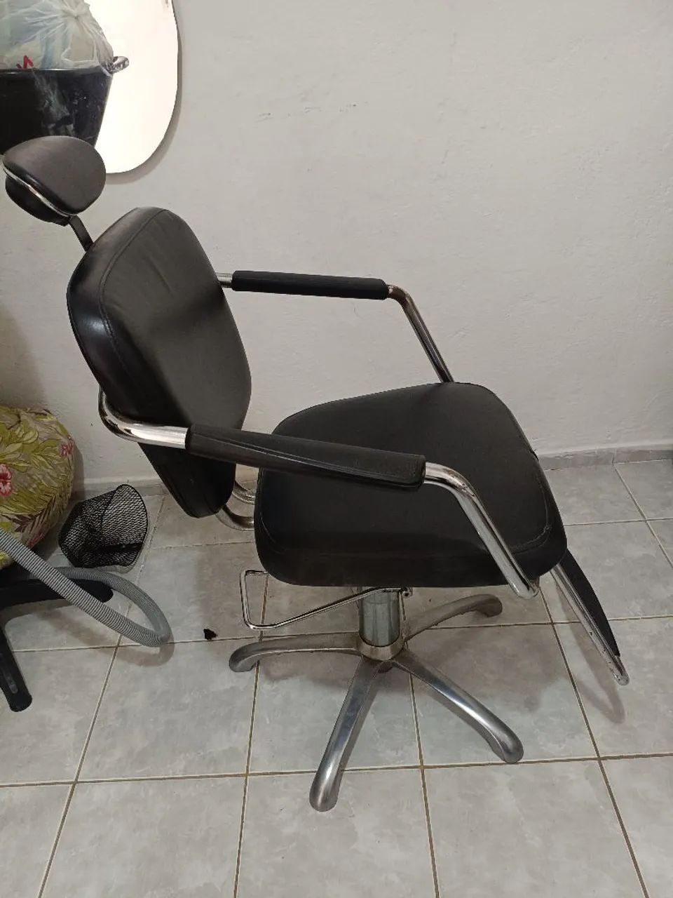 Cadeira hidráulica e lavatório da marca DOMPEL  - Foto 5