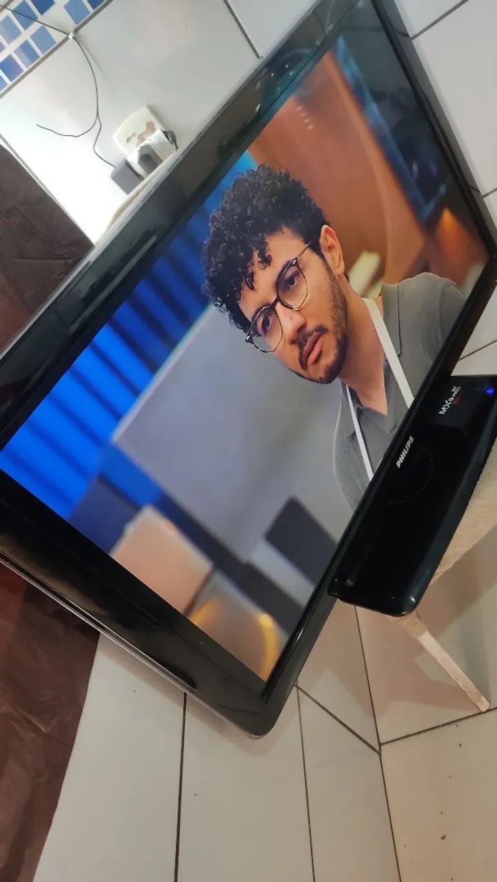 Tv Philips 42 polegadas não é esmrte mas tem entrada pra HDMI funcionando perfeitamente  - Foto 3