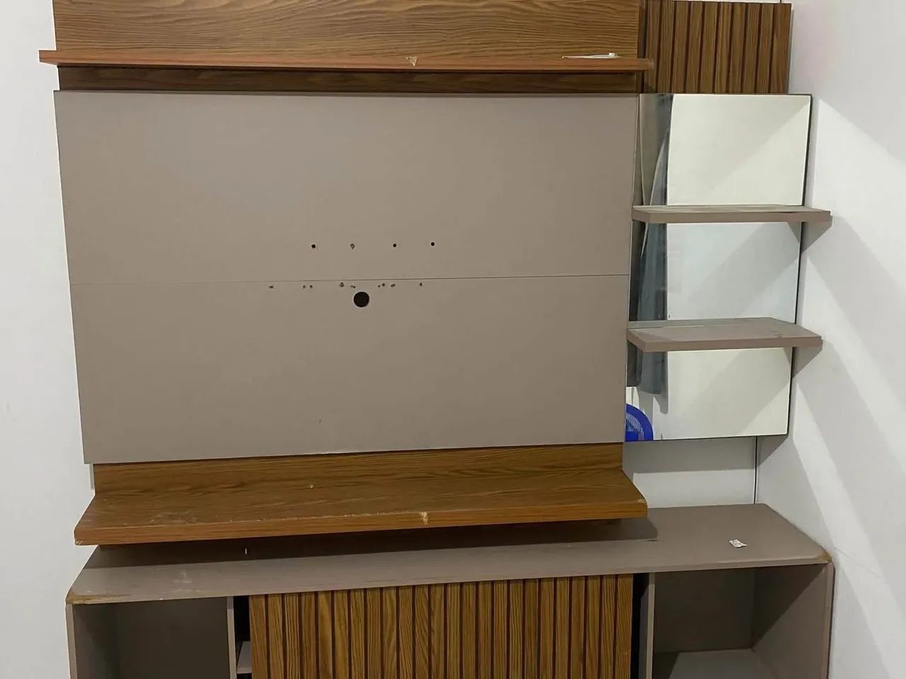 Estante de sala - 200,00 sofá - 50,00 - Foto 2