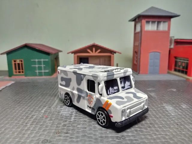 LOTE MINIATURAS DE FURGÕES HW E MAISTO. - Foto 3