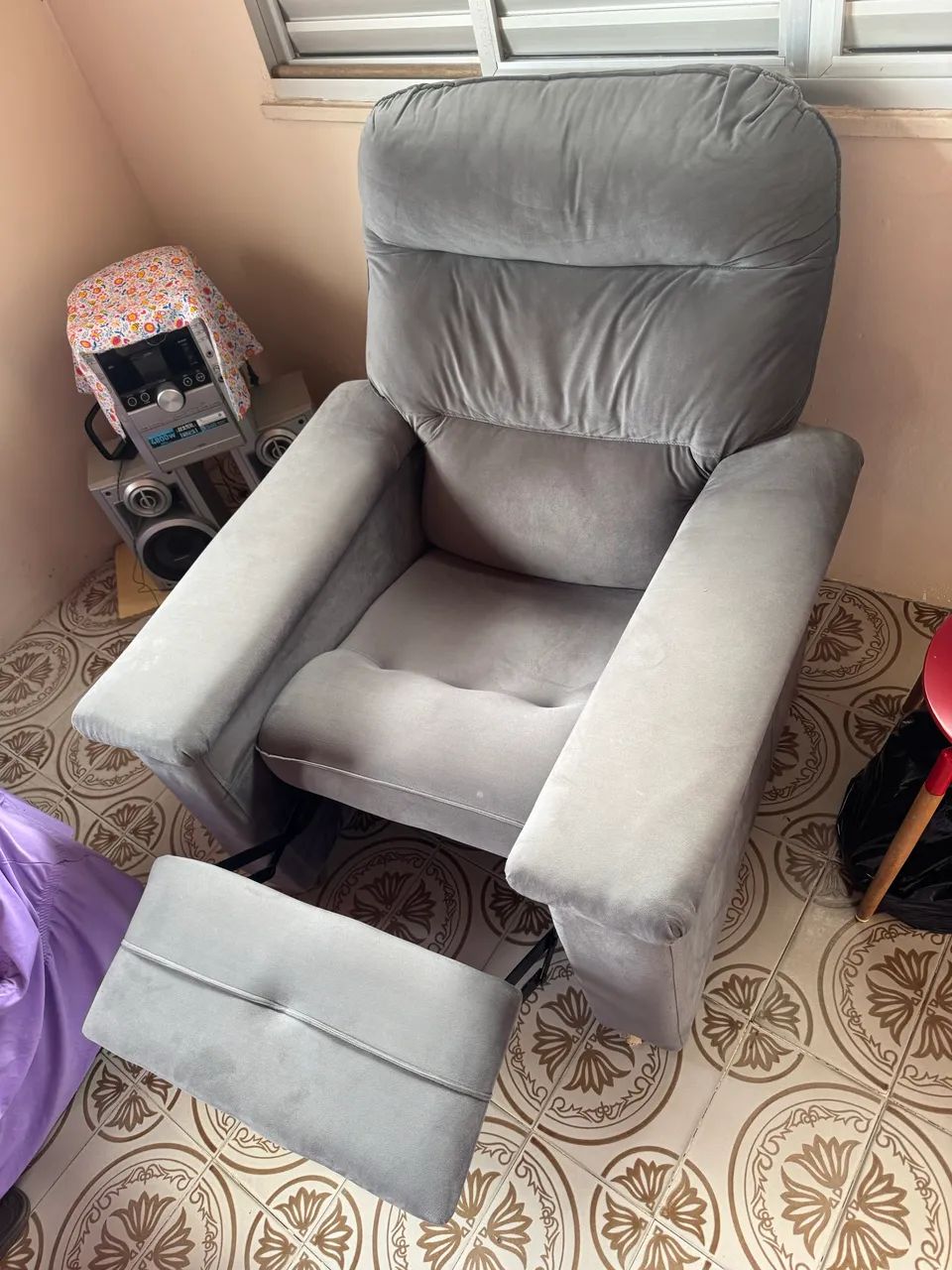 Poltrona reclinável com apenas 2 meses de uso!  - Foto 4