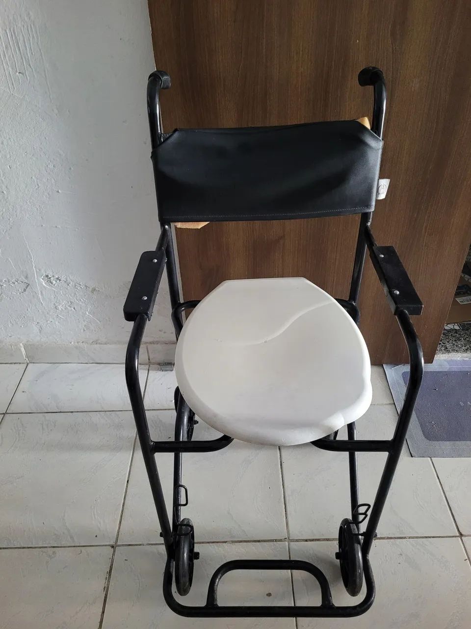 Cadeira de rodas e Cadeira de banho  - Foto 2