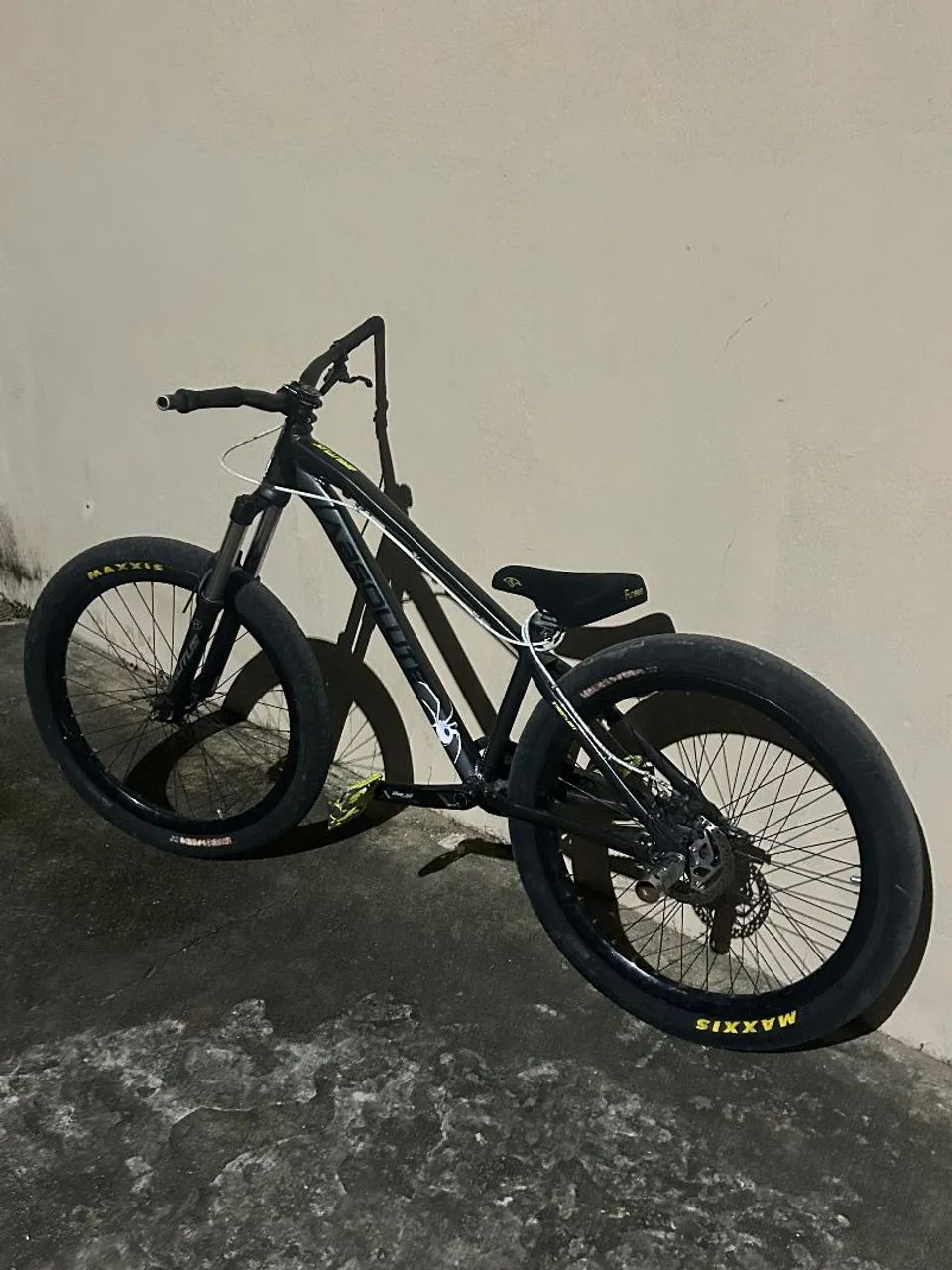 BICICLETA ABSOLUTE BRUTUS 