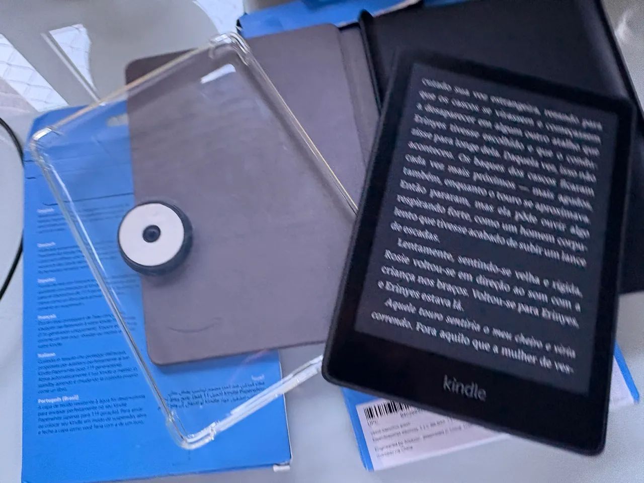 Kindle Paperwhite 16 GB 6,8 polegadas Luz Ajustável + 2 Capas