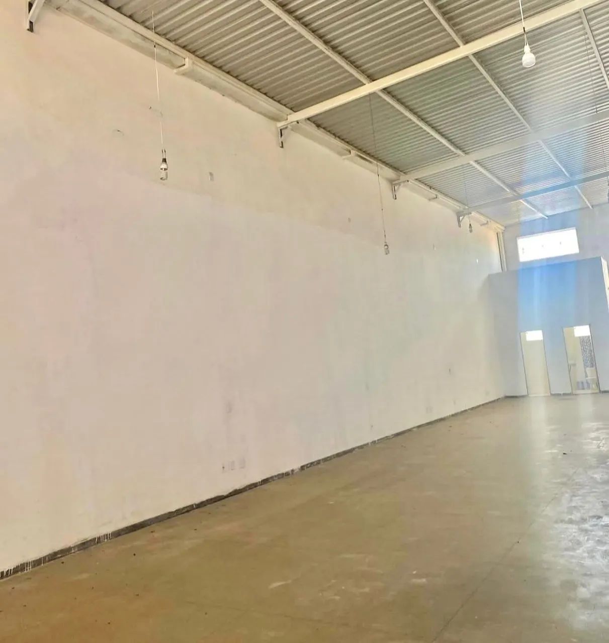 Alugo galpão com 245m² próximo ao Posto Alvorada - Foto 2