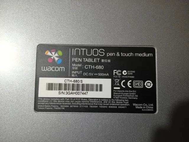 Mesa digitalizadora Wacom Intuos Pen & Touch CTH-680 black e silver - Foto 2