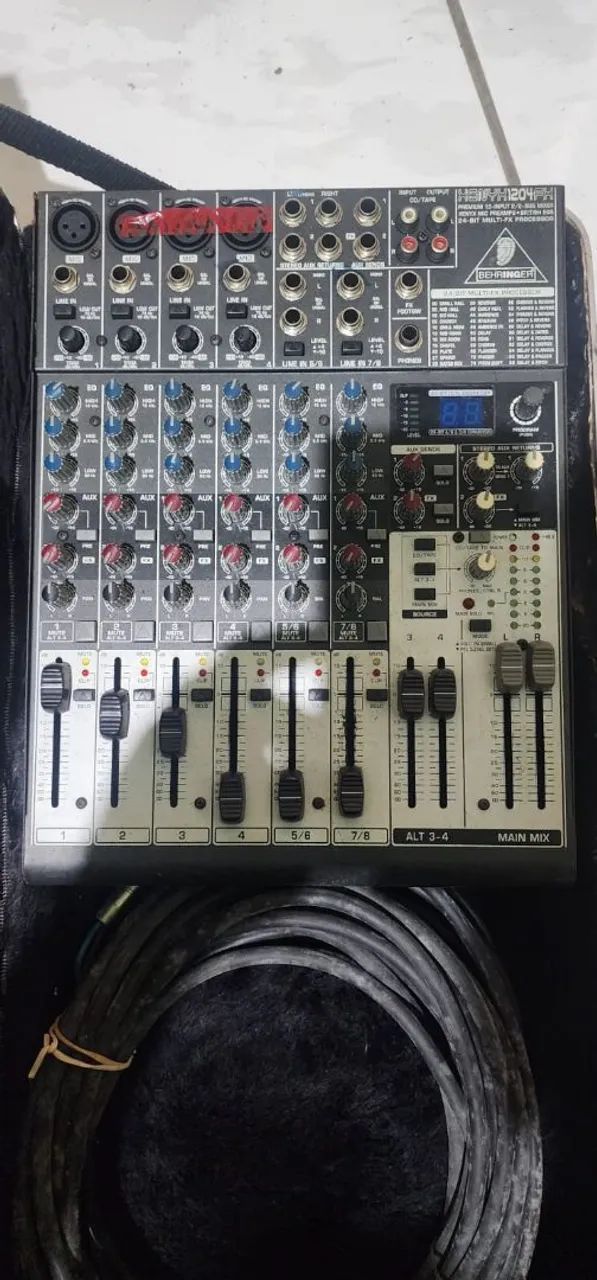Kit mesa de som com caixas