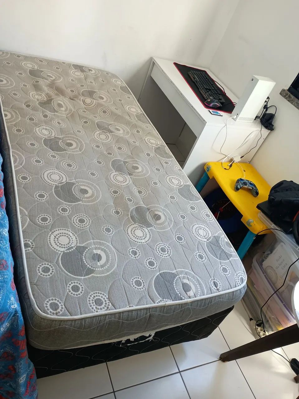 Vendo cama de solteiro 