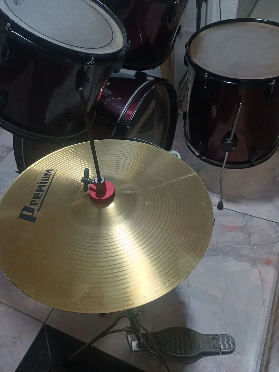 Bateria CITY 10 x de 180.00 no cartão.pedal e pratos novos - Foto 5