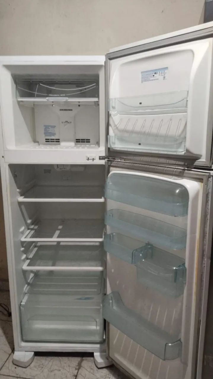 Vendo geladeira 