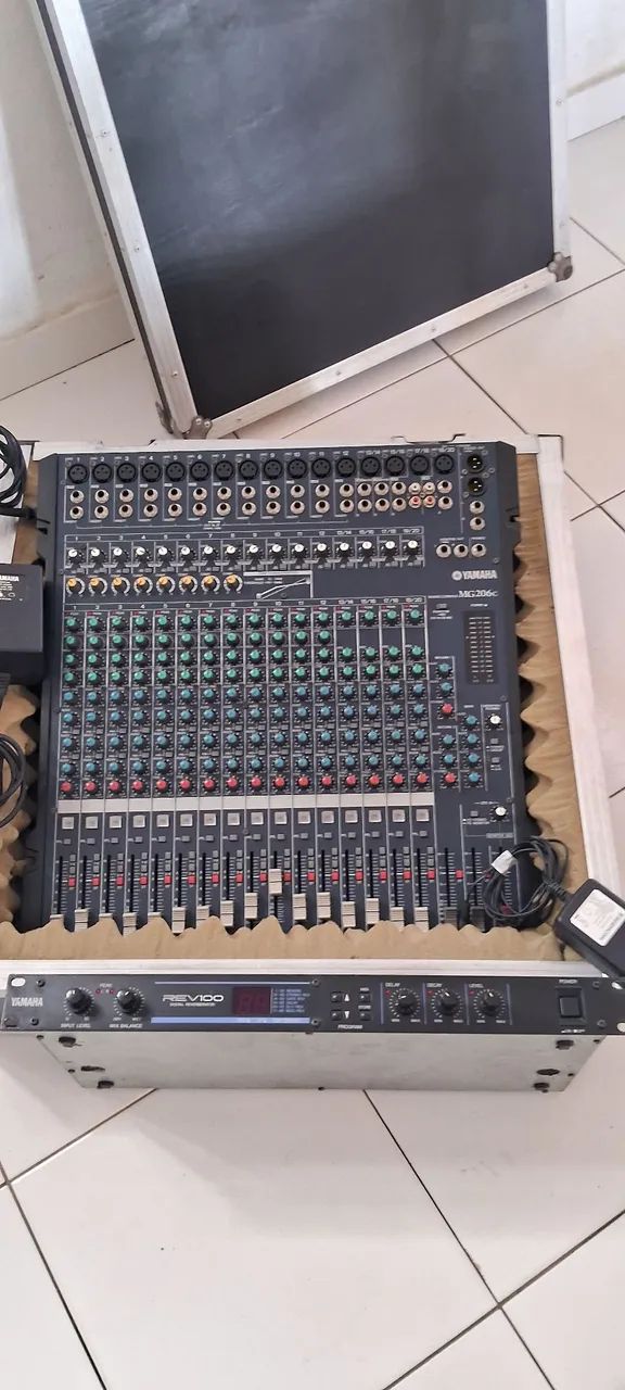Mesa yamaha MG 206c semi nova + case