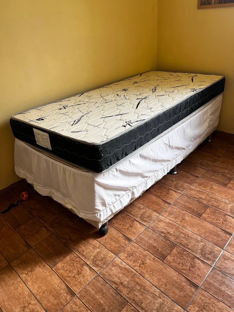 Camas box de solteiro com colchão 