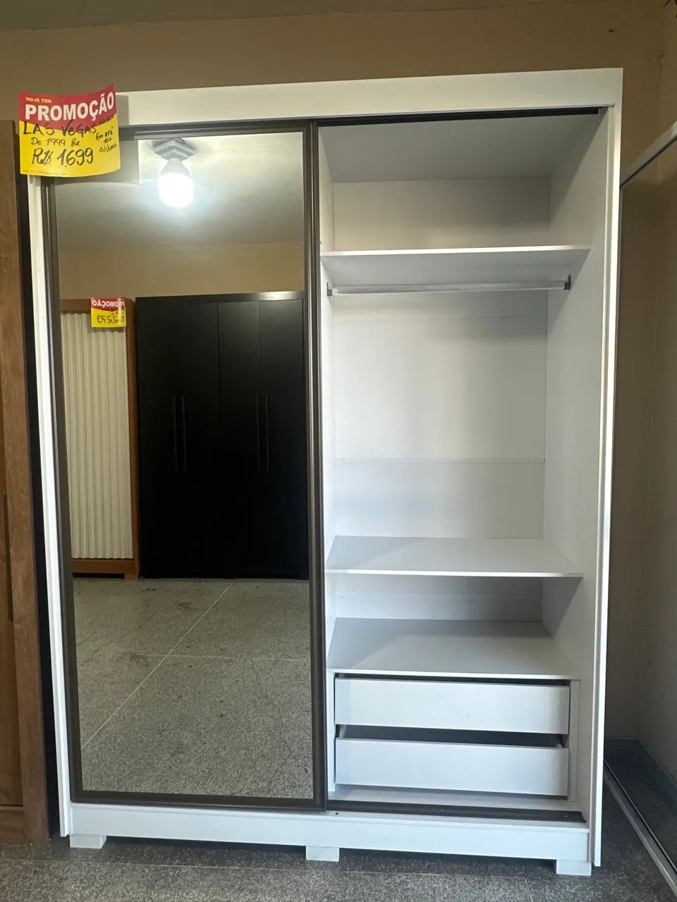 Guarda roupa de solteiro com espelho  - Foto 2