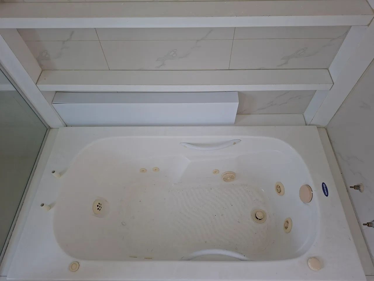 BANHEIRA DE HIDROMASSAGEM 